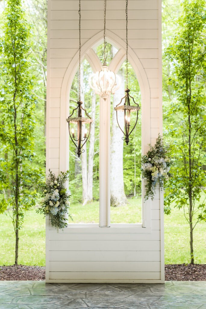 The open air chapel prepared for a summer ceremony at Firefly Lane Wedding Venue in Nashville, Tennessee